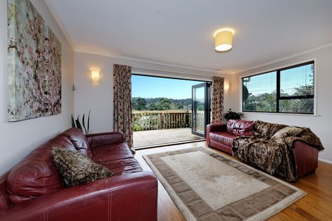 Photo of property in 55 La Rosa Street, Green Bay, Auckland, 0604