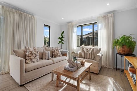 Photo of property in 8 Kaiora Drive, Papamoa Beach, Papamoa, 3118