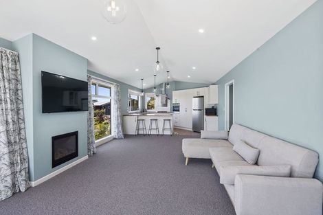 Photo of property in 3 Kapurau Lane, Merrilands, New Plymouth, 4312