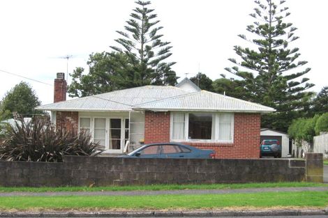 Photo of property in 27 Flanshaw Road, Te Atatu South, Auckland, 0610