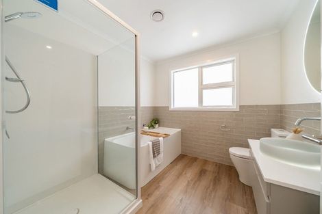 Photo of property in 70c Heretaunga Square, Silverstream, Upper Hutt, 5019