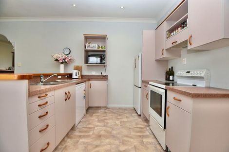 Photo of property in 4 Mckenzie Terrace, Carterton, 5713