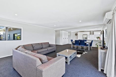 Photo of property in 50 Garton Drive, Massey, Auckland, 0614