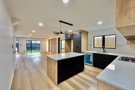 Photo of property in 8e Woburn Street, Mangere East, Auckland, 2024