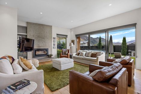 Photo of property in 16 Sapphire Spring Rise, Wanaka, 9305
