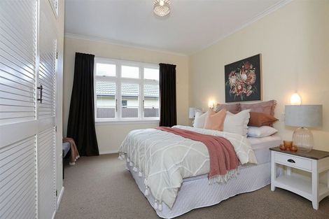 Photo of property in 12 Winston Avenue, Hokowhitu, Palmerston North, 4410