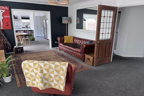 Photo of property in 50 Saint Andrews Square, Strowan, Christchurch, 8052