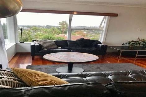 Photo of property in 3/18 Knights Road, Rothesay Bay, Auckland, 0630