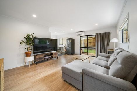 Photo of property in 2/109 Target Road, Totara Vale, Auckland, 0629