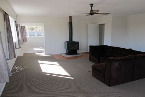 Photo of property in 15 Sheehan Road, Te Atatu South, Auckland, 0610