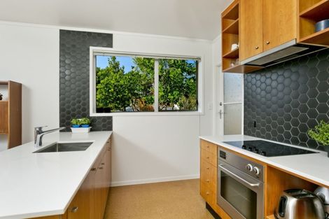 Photo of property in 2/38 Ayton Drive, Totara Vale, Auckland, 0629