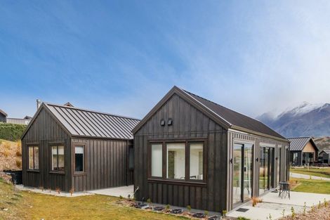 Photo of property in 16 Kinross Lane, Jacks Point, Queenstown, 9371