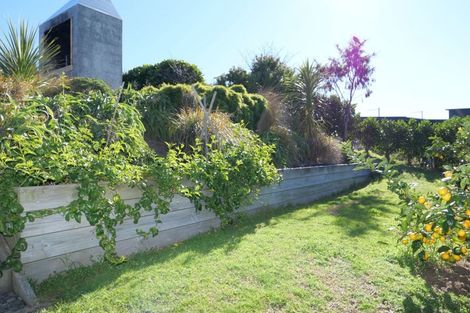 Photo of property in 3 Te Heke Place, Waikanae, 5036