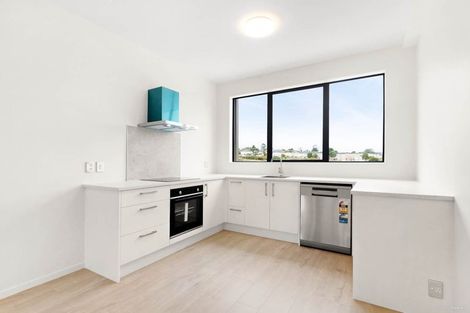 Photo of property in 40 Bloom Crescent, Sunnyvale, Auckland, 0612
