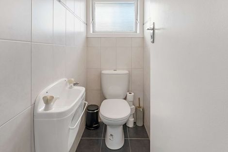 Photo of property in 20 Grove Road, Papakura, 2110