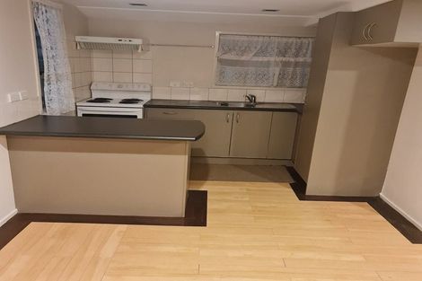 Photo of property in 7 Helga Crescent, Te Atatu Peninsula, Auckland, 0610