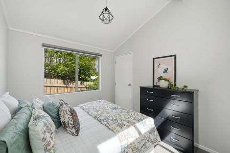 Photo of property in 90b Eskdale Road, Birkdale, Auckland, 0626