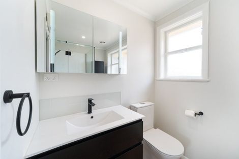 Photo of property in 3 Montrose Place, Takaro, Palmerston North, 4412