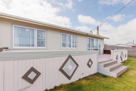 Photo of property in 1938 Parewanui Road, Parewanui, Bulls, 4894