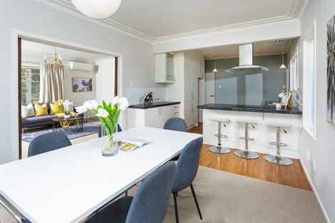 Photo of property in 1/73 Ocean View Road, Hillcrest, Auckland, 0627