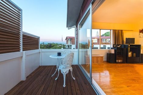 Photo of property in 32 Renata Crescent, Te Atatu Peninsula, Auckland, 0610