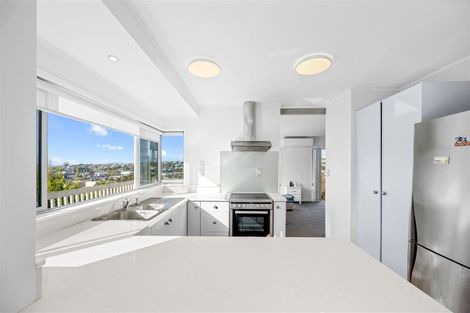 Photo of property in 1/37 Woodlands Crescent, Browns Bay, Auckland, 0630