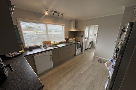 Photo of property in 76 Gray Avenue, Paraparaumu Beach, Paraparaumu, 5032