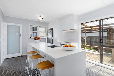 Photo of property in 19 Madill Street, Tuakau, 2121