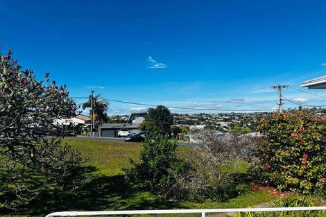 Photo of property in 48 Woodlands Crescent, Browns Bay, Auckland, 0630