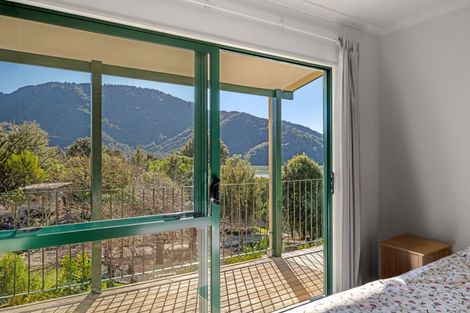Photo of property in 826 Queen Charlotte Drive, Havelock, Picton, 7281