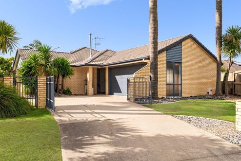 Photo of property in 9 Carrington Drive, Papamoa Beach, Papamoa, 3118