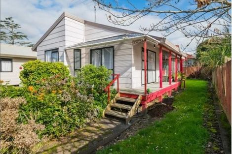 Photo of property in 20 Ocean View Road, Northcote, Auckland, 0627