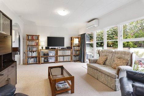 Photo of property in 9 Nimmo Avenue West, Waikanae, 5036