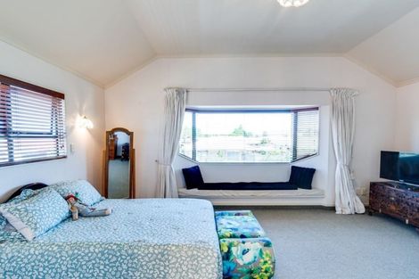 Photo of property in 10 Knightsbridge Place, Taradale, Napier, 4112