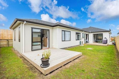 Photo of property in 26 Paihere Street, Huapai, Kumeu, 0810