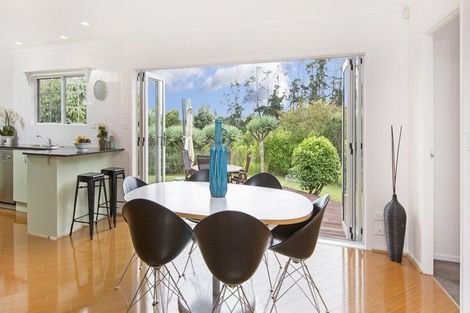Photo of property in 22 Lochend Place, Highland Park, Auckland, 2010