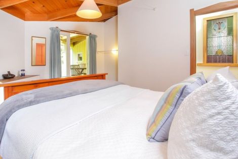 Photo of property in 2 Manawaora Road, Russell, 0272