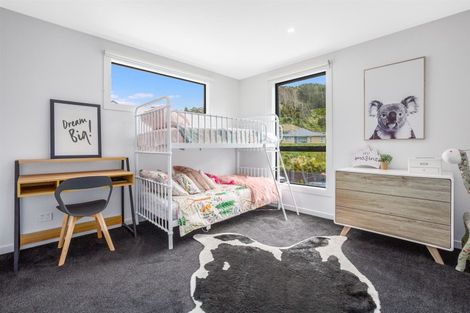 Photo of property in 5 Hull Place, Whitby, Porirua, 5024