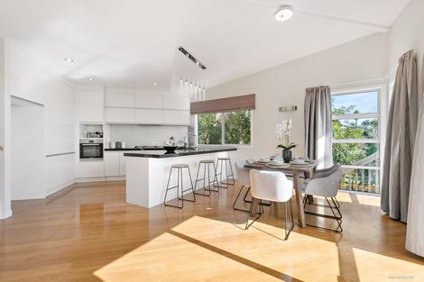 Photo of property in 26a Sunset Road, Unsworth Heights, Auckland, 0632