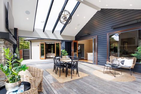 Photo of property in 7 Titirangi Drive, Fitzherbert, Palmerston North, 4471