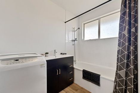 Photo of property in 2/52 Mortlake Street, Islington, Christchurch, 8042