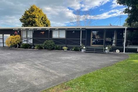 Photo of property in 28 Riverside Drive, Waiuku, 2123