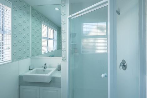 Photo of property in 1 Maple Lane, Waikanae, 5036