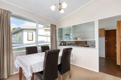 Photo of property in 25 Churton Drive, Churton Park, Wellington, 6037
