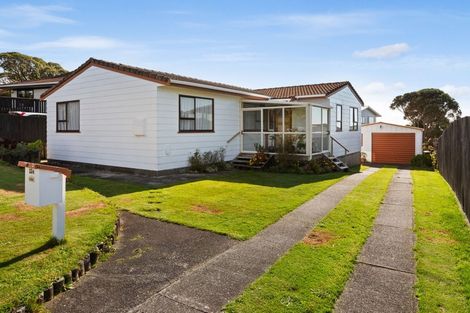 Photo of property in 124 Pikarere Street, Titahi Bay, Porirua, 5022
