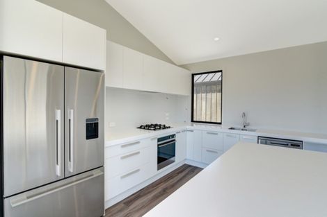 Photo of property in 16 Kinross Lane, Jacks Point, Queenstown, 9371