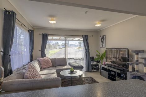 Photo of property in 23 Flaunty Place, West Harbour, Auckland, 0618