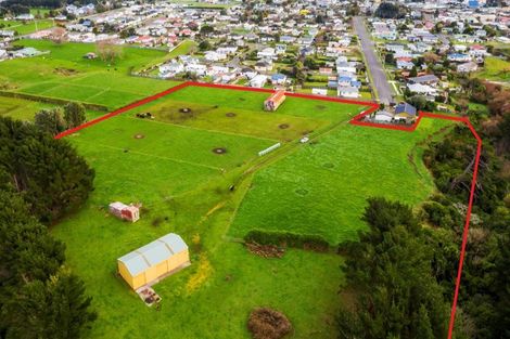 Photo of property in 69 Iredale Road, Hawera, 4610