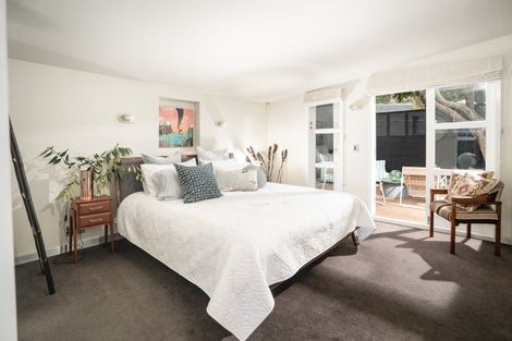 Photo of property in 69 Marine Parade, Seatoun, Wellington, 6022