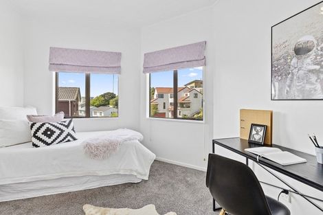 Photo of property in 72 Beacon Hill Road, Strathmore Park, Wellington, 6022